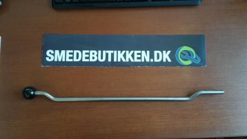 Ø 12 mm Lukkestang til havelåge med ø 40 mm sort kugle. Ø 12 mm Lukkestang til havelåge med ø 40 mm sort kugle.