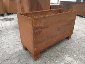 Plantekasse i cortenstål, med ben, 800 x 600 x 500+100(ben) mm Plantekasse i cortenstål, med ben, 800 x 600 x 500+100(ben) mm